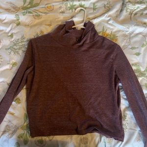 Maroon cropped shirt